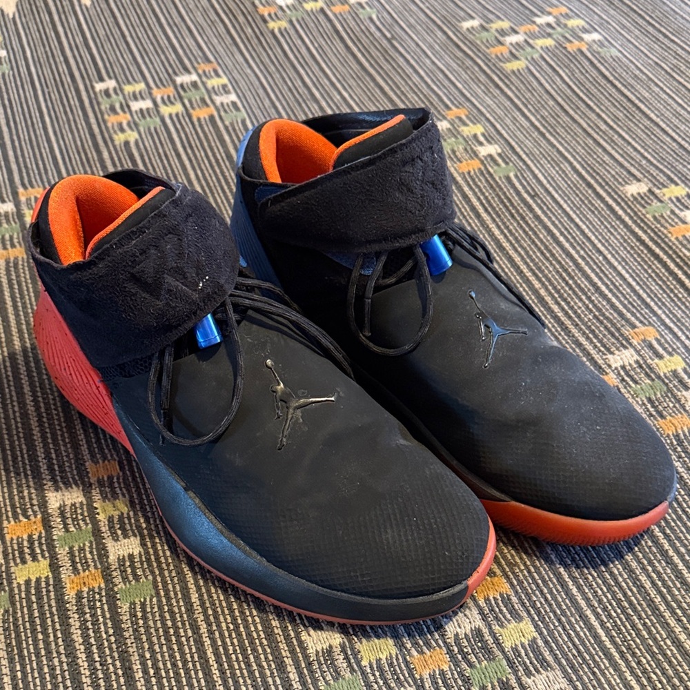Jordan Men's Black and Red Athletic Shoes